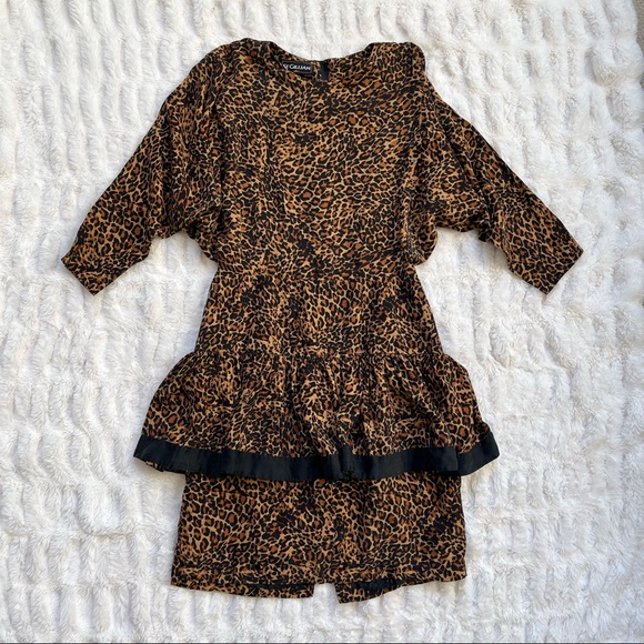 1980s Vintage St. Gillian Silk Leopard Print Dolman Sleeve Dress - Picture 6 of 14